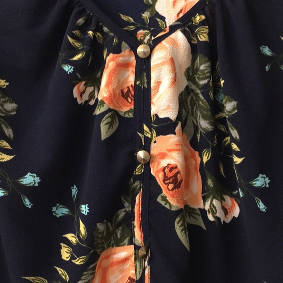 Flowered Blouse - Picture 3 of 4